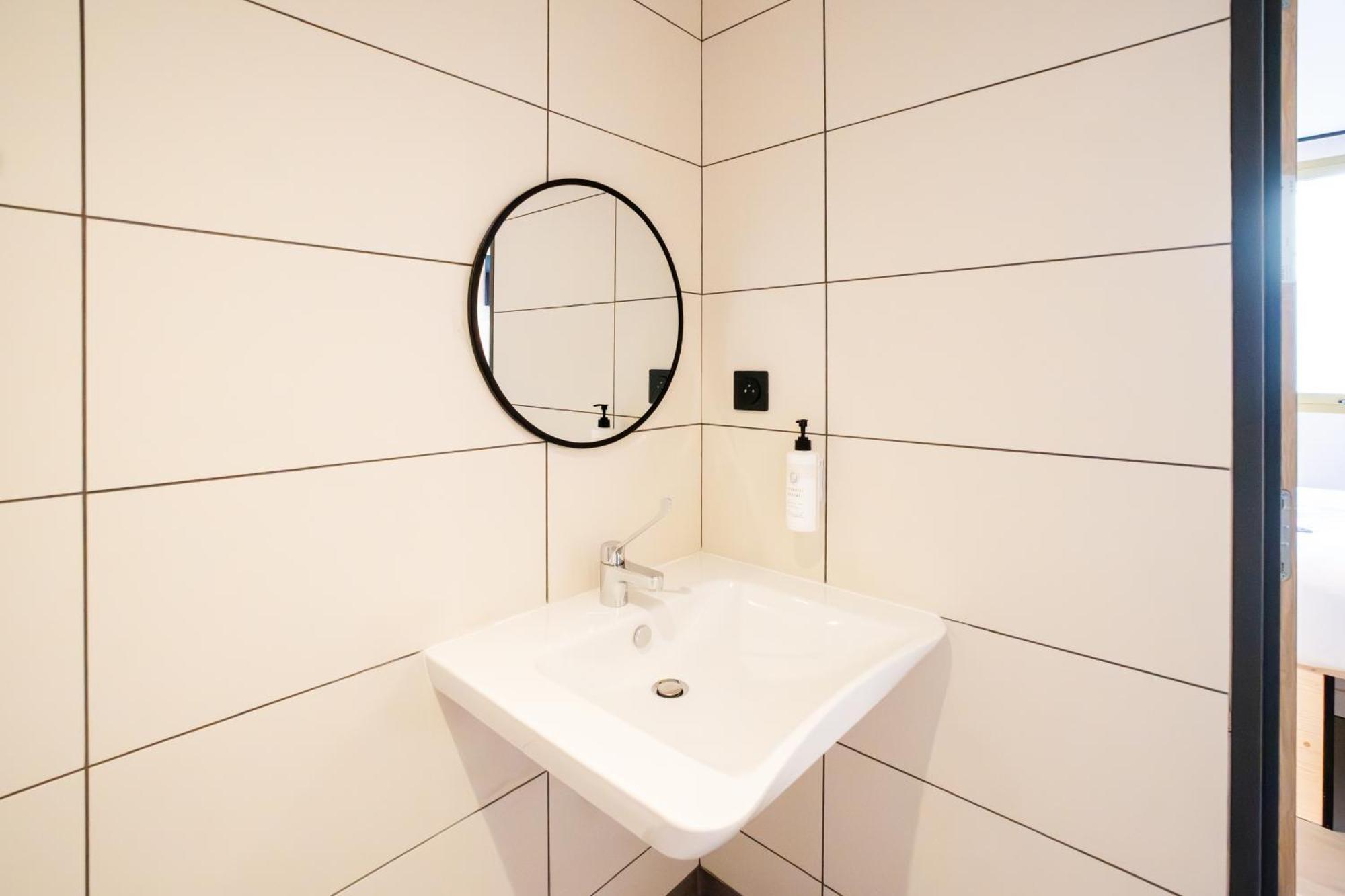 Easyhotel Marseille Euromed 外观 照片