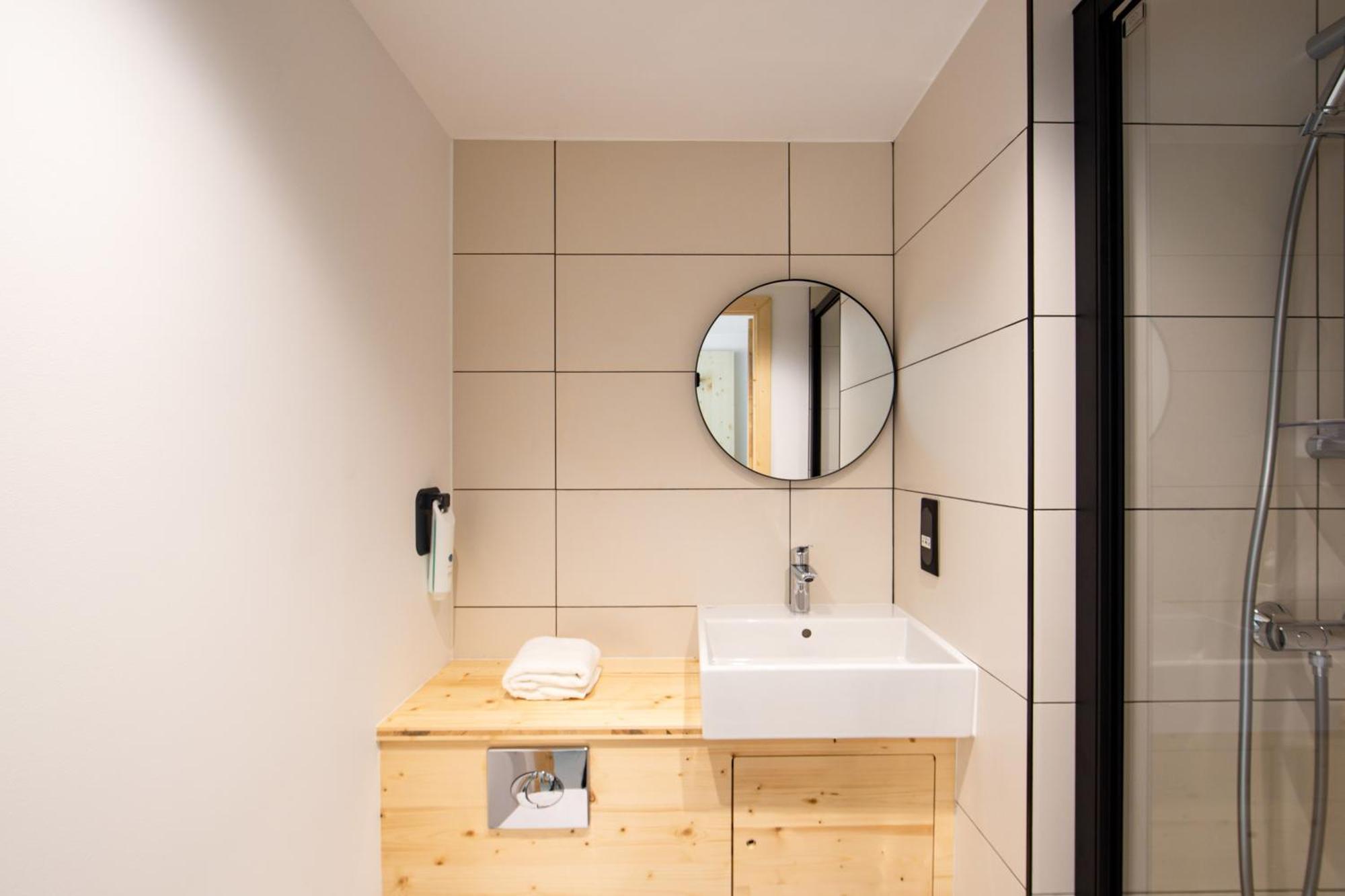 Easyhotel Marseille Euromed 外观 照片